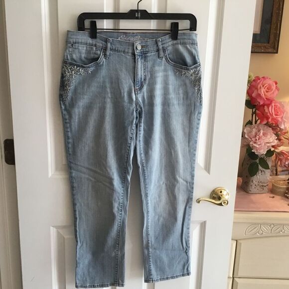 NWOT. Eddie Bauer Brand Women’s Size 6 Cropped Jeans With Embroidery - Picture 2 of 12